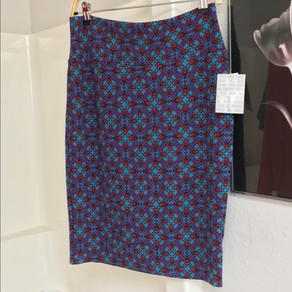 โSOLDโ ๐ NWT LuLaRoe Cassie Skirt - Size L - Picture 2 of 4